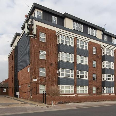 Open Mind Property - Southsea With Free Parking Портсмът Екстериор снимка