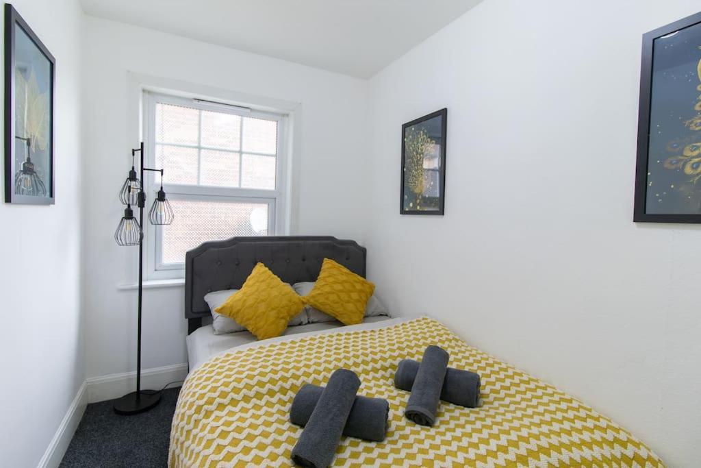 Open Mind Property - Southsea With Free Parking Портсмът Екстериор снимка