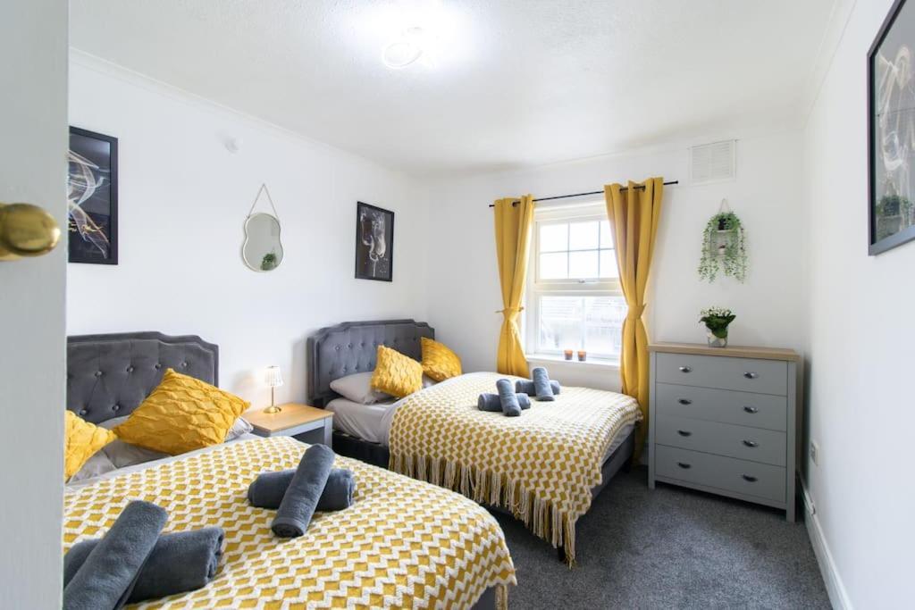 Open Mind Property - Southsea With Free Parking Портсмът Екстериор снимка